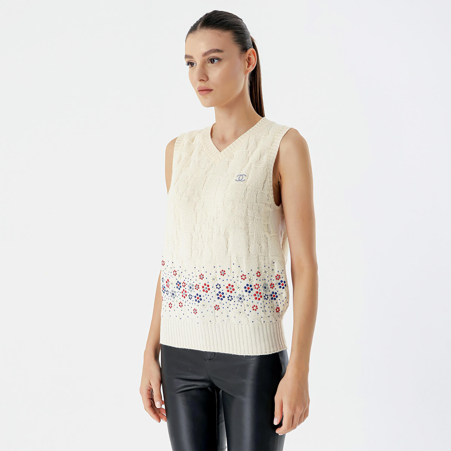 Chanel - Cream Cashmere Floral Embroidery Slim Sweater